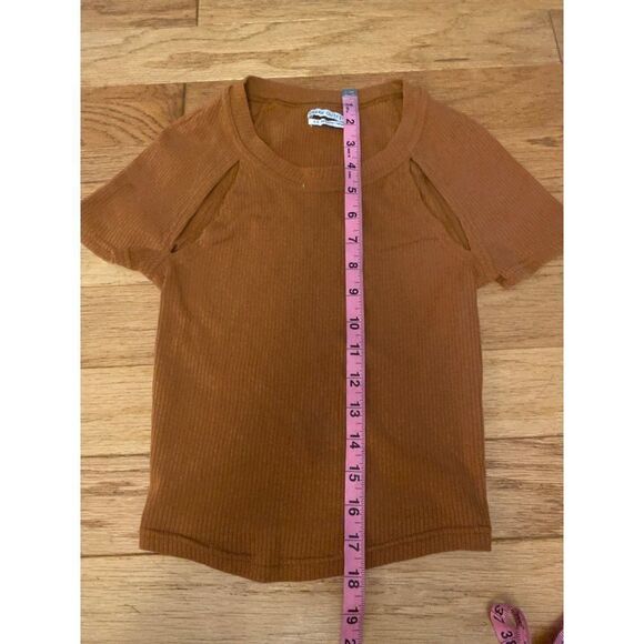 Urban Outfitters women's brown cut out cropped short sleeve casual top sz small - Picture 6 of 8